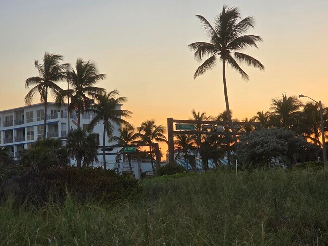 Building Photo - 60 Venetian Dr