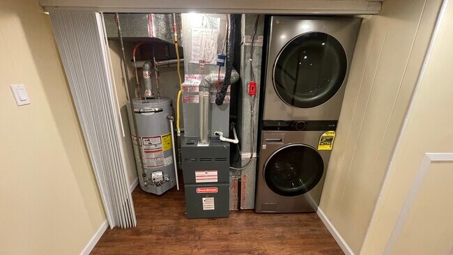 Utilities/Washer Dryer/HVAC - 2713 S Alder St