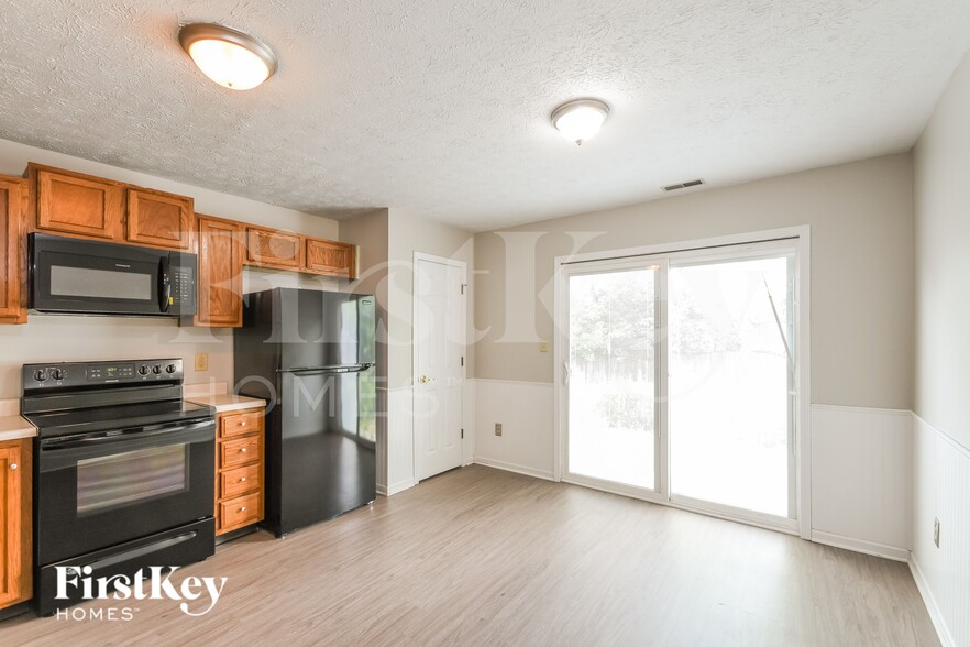 Building Photo - 5815 Victory Ave