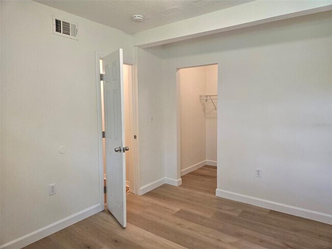 Building Photo - 2115 5th St