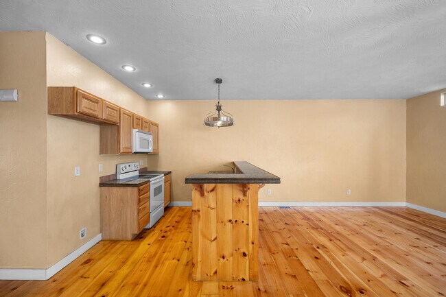 Building Photo - 1543 S Tuscany Ct