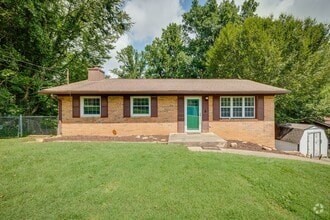 Building Photo - 3 Bed/1.5 Bath in Colonial Heights