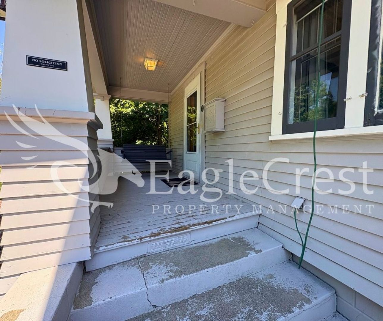 Building Photo - Beautifully Renovated Historic 3 Bedroom Home