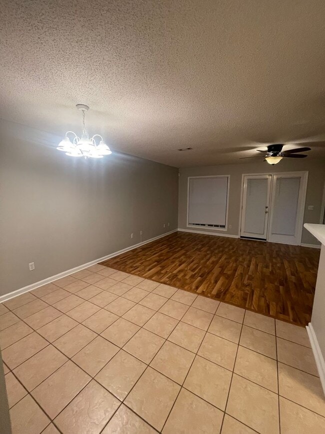 Building Photo - 152 Woodmere Dr