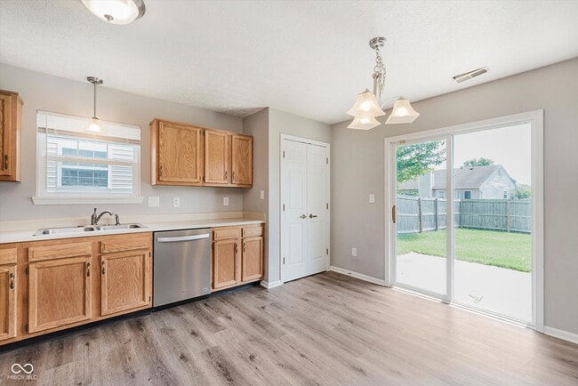 Building Photo - 9645 Claymore Dr