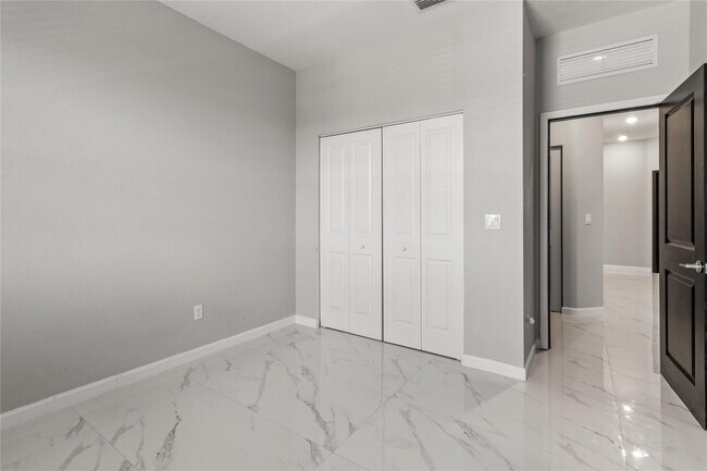 Building Photo - 221 SW 159th Way