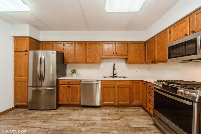 Building Photo - 5360 N Lowell Ave