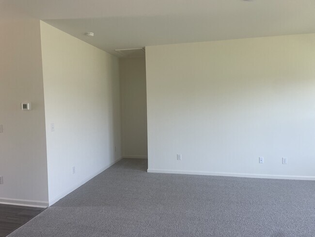Building Photo - 349 Sporting Dr