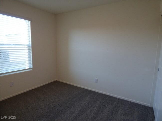 Building Photo - 9428 Emerald Mesa St