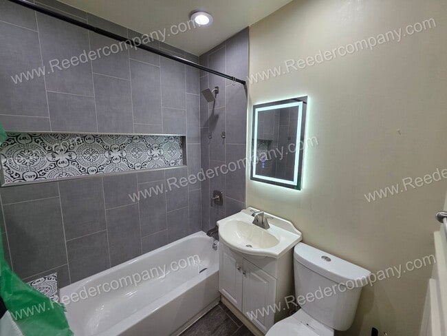Building Photo - Remodeled 2 bedroom 2 bathroom house in Ha...