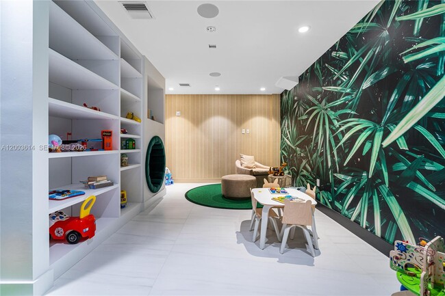 Building Photo - 17550 Collins Ave