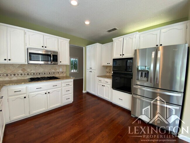 Building Photo - 6118 Cameo Dr