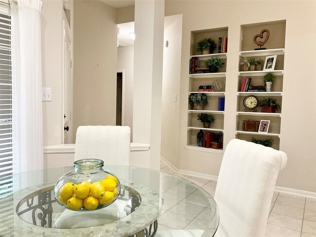 Building Photo - 186 N Valley Oaks Cir