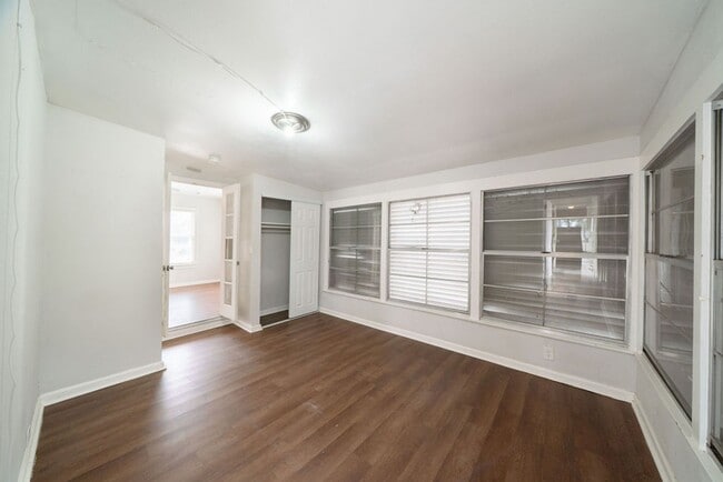 Building Photo - Updated 3-Bedroom Home with Detached Garage & Fenced Yard