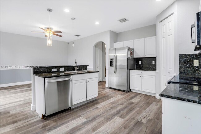 Building Photo - 2540 SW 85th Terrace