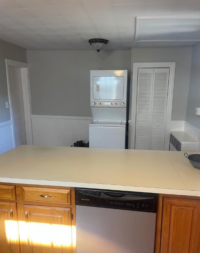 Building Photo - Beautiful 4 Bedroom, 1.5 Bath Colonial Style Home in Central York Schools!