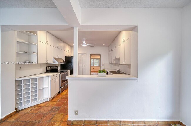 Building Photo - 104 Santander Ave