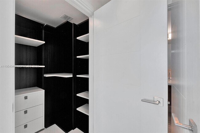 Building Photo - 301 Altara Ave