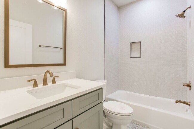 Building Photo - Brand new construction just minutes from downtown Pensacola and a quick trip to the beach. Ready ...