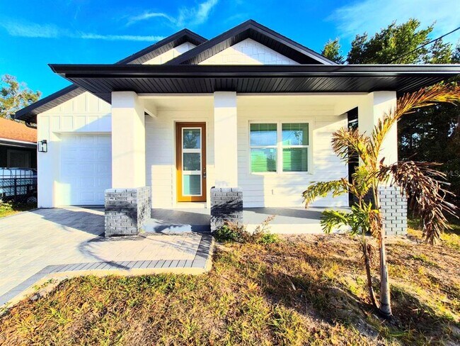 Building Photo - 3304 E North Bay St