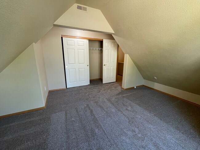 Building Photo - Spacious 4-Bedroom, 2.5-Bath Home with Deck, Fireplace & Updated Kitchen