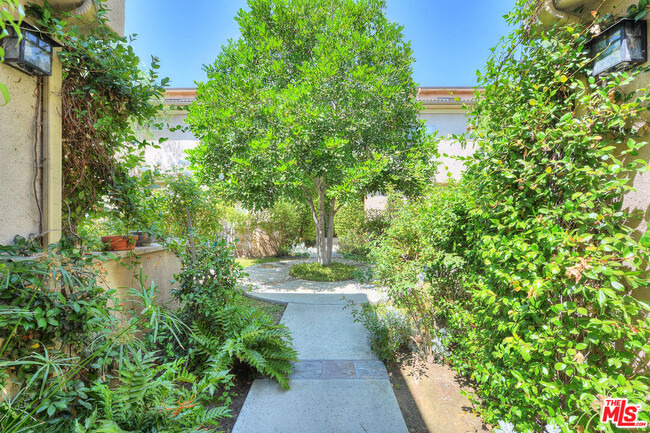 Building Photo - 11808 Riverside Dr