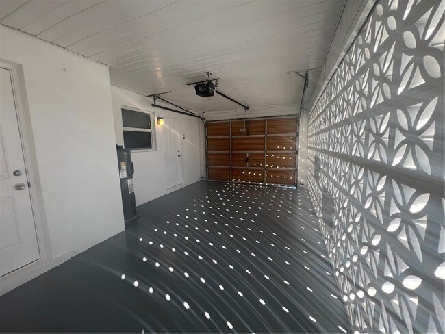 Building Photo - 322 Lasayette Dr NE