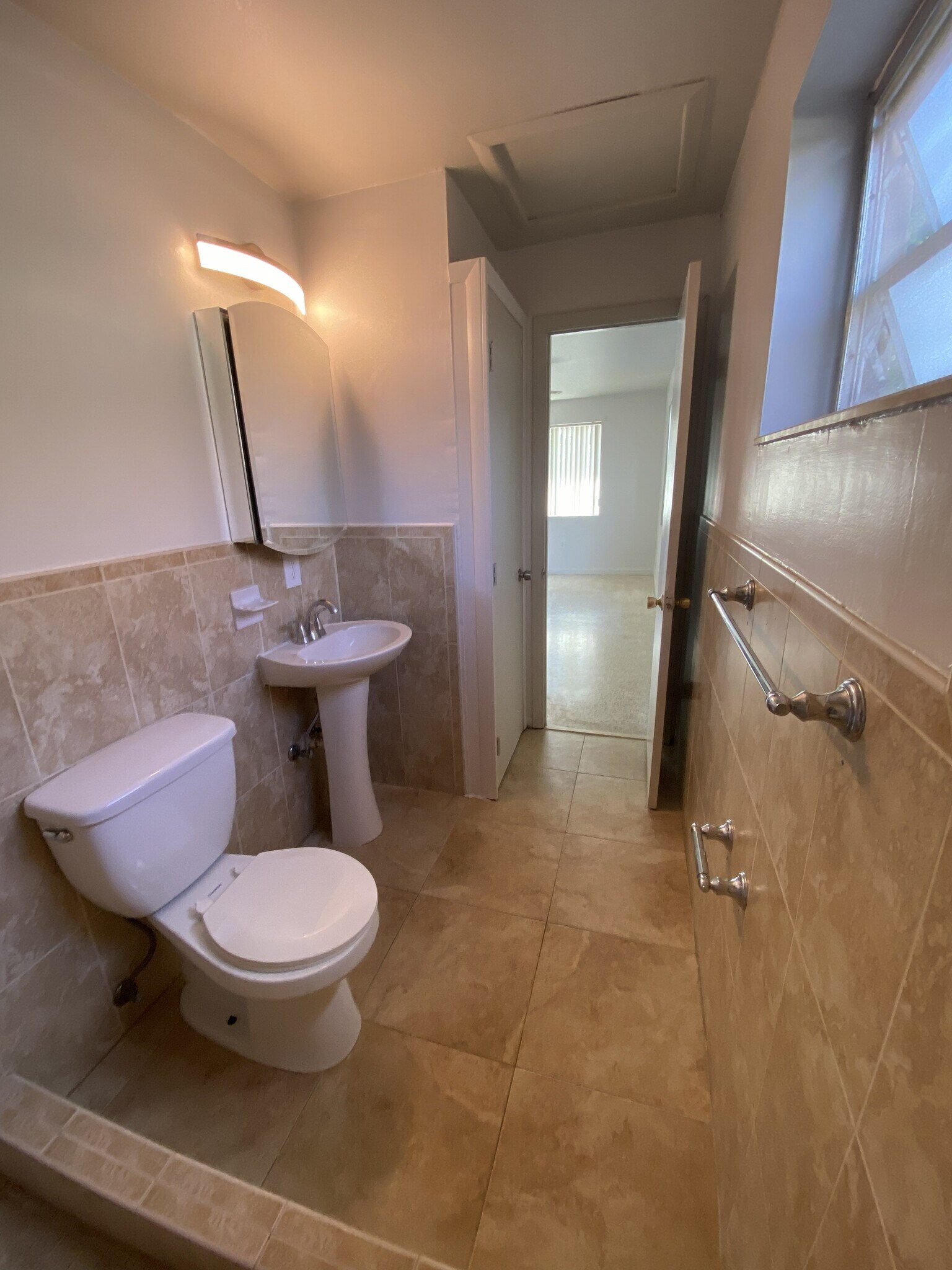 Building Photo - 5355 W 5th Ave