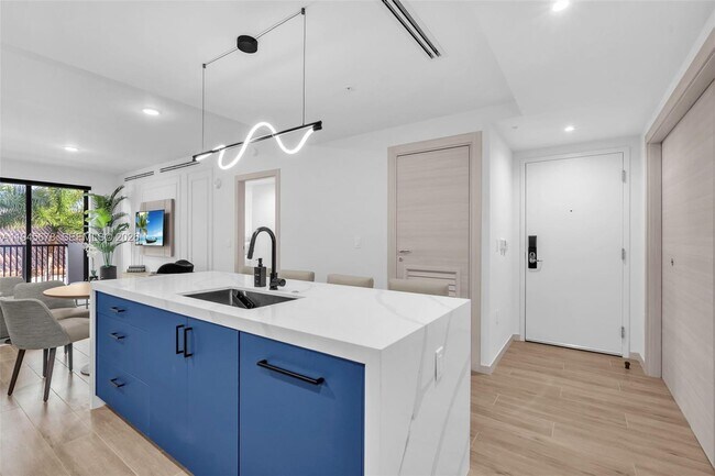 Building Photo - 4220 Laguna St