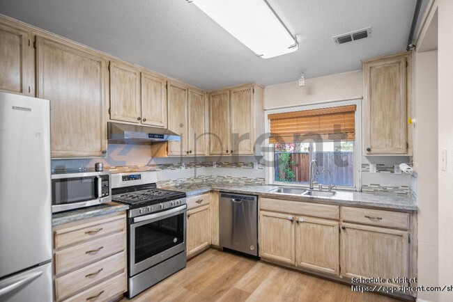 Building Photo - 69 Brookstone Ct