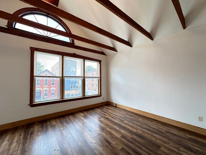 Building Photo - 1456 W Augusta Blvd