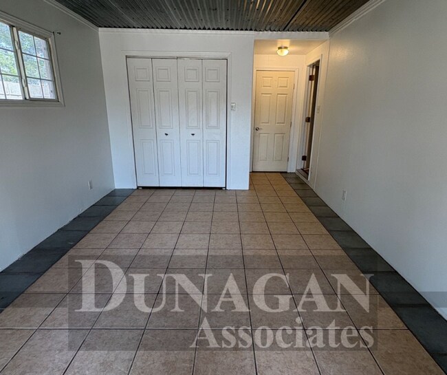 Building Photo - 3 Bedroom - 1 Bath home