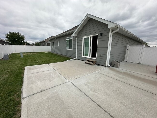 Building Photo - $2500 - Beautiful 3 bed 2 bath home in Sou...