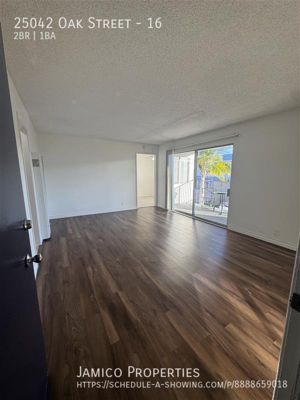 Building Photo - 25042 Oak St