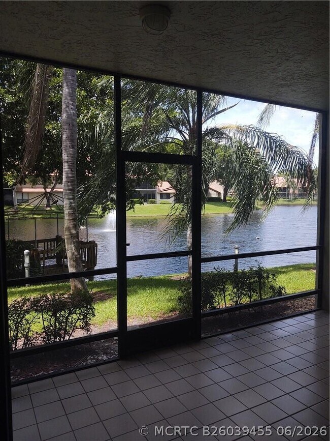 Building Photo - 5801 Coach House Cir