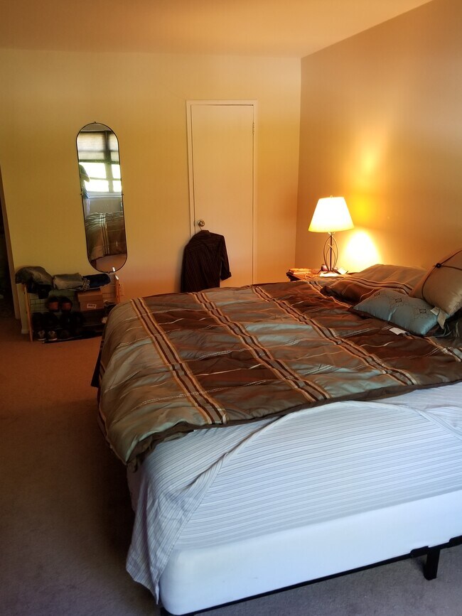 Building Photo - 152 N Broadway