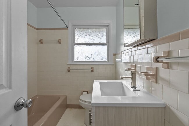 Building Photo - NEW RENTAL ALERT: Beautiful 4-Bed Home in Hampton — Available NOW!