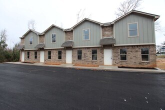 Building Photo - 1214 Brad Cir