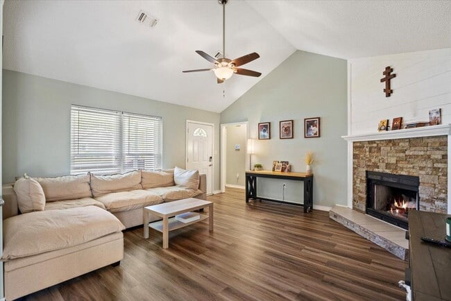 Building Photo - 8665 El Paseo St