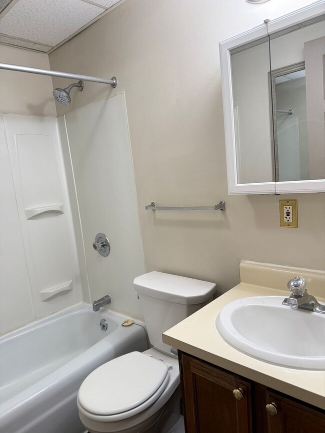 Building Photo - Charming One-Bedroom Apartment in Downtown Lancaster