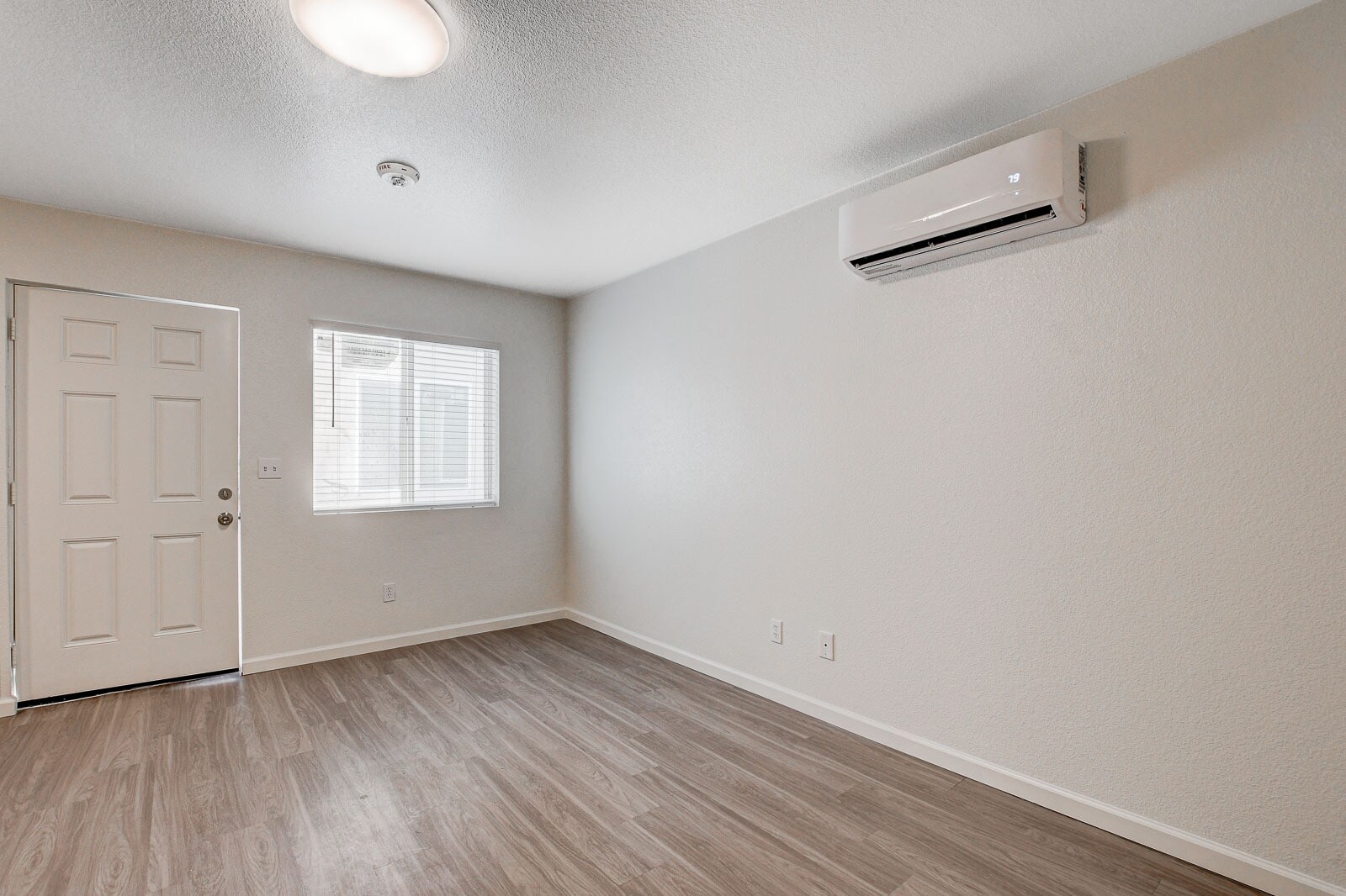 Building Photo - 405 S 10th St