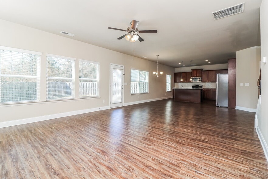 Building Photo - 267 Faron Dr