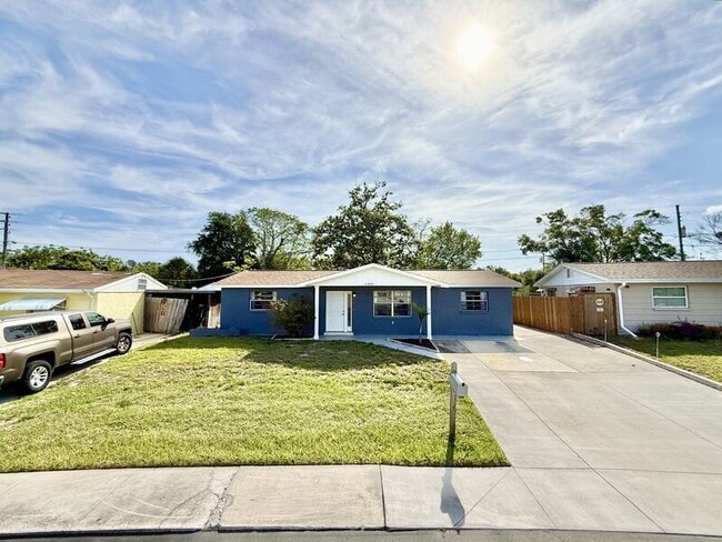 Building Photo - 1300 Classic Dr