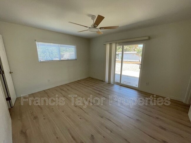 Building Photo - 1124 La Honda Dr