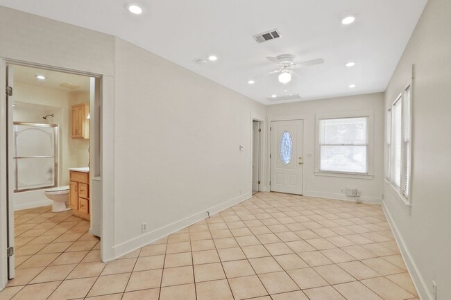 Building Photo - Charming Historic Rose Park Gem