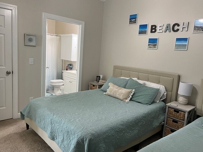 Building Photo - Beautifully Furnished 2 Bedroom, 2 Bath Co...