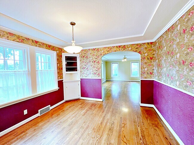 Building Photo - 6309 NE Broadway