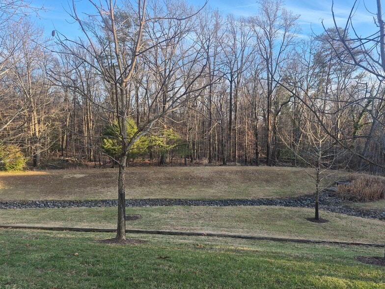 Building Photo - 13409 Shady Knoll Dr