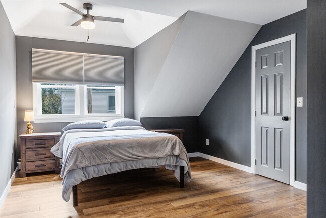 Building Photo - 33 Exeter Rd