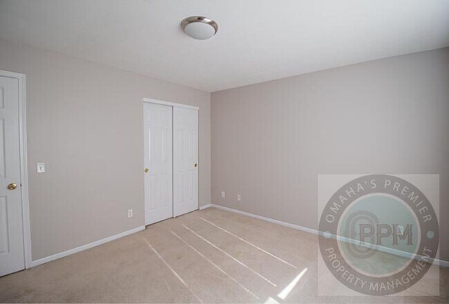 Building Photo - 3 Bedroom / 2 Bathroom House | Millard